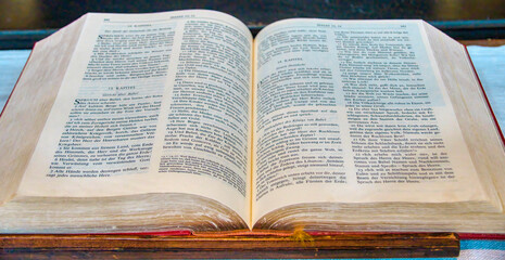 Obraz premium old book with cross