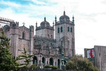 Fototapeta na wymiar cathedral church of Santa Maria do Porto (Sé Cathedral of Porto)