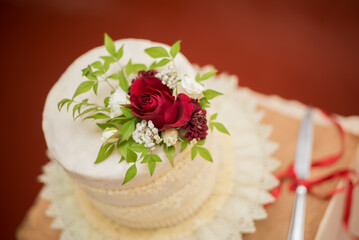 Beautiful Rose flowers in a wedding cake