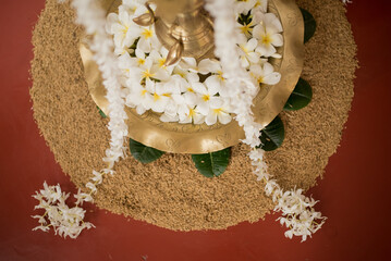 Flower decorations of the basement of an oil lamp