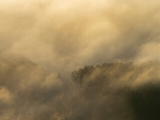 Morning mist flows through the mountains.