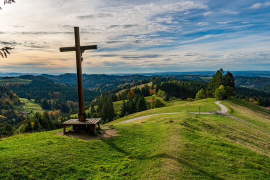 Colourful fall hike to the Kreuzlesh&ouml;he in Allgau near Leutkirch and Isny