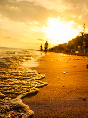 Bonito atardecer en la playa
