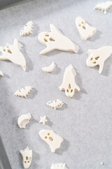 Halloween chocolate-covered pretzel rods