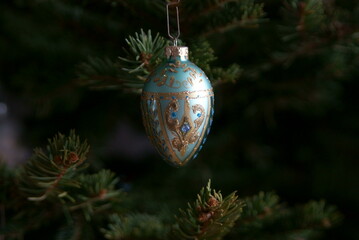 Weihnachtsschmuck am Weihnachtsbaum