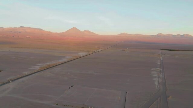 Por do sol de primavera em San Pedro de Atacama, deserto. Chile. 