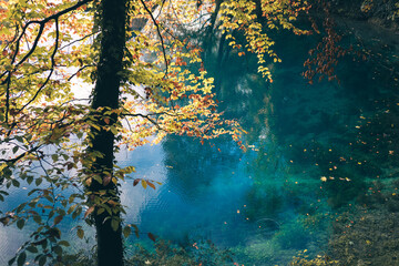 Blautopf im Herbstlicht auf der Schwäbischen Alb