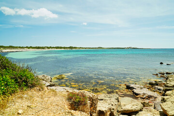 Spiaggia e mare cristallino dell'isola di Sant'Antioco. Sardegna, Italia