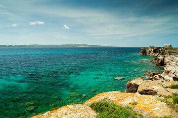 Spiaggia e mare cristallino dell'isola di Sant'Antioco. Sardegna, Italia