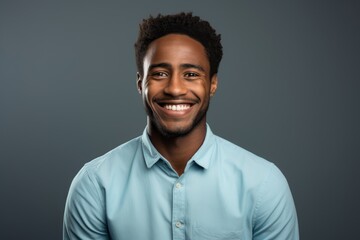 Obraz premium A smiling man in a blue shirt