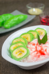 Es pisang ijo is a type of typical food from Makassar in South Sulawesi. This food is made from the main ingredient of bananas which are coated with green flour dough and then steamed