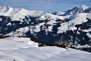 Fototapeta na wymiar Paysage hivernal de l'Oberland bernois à Lenk. Suisse