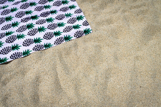 Sabbia e telo da mare in spiaggia