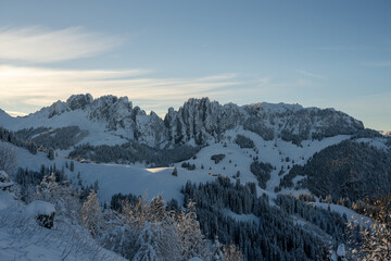 Suisse, Canton de Berne, R&eacute;gion Jaunpass, Depuis Hundsr&uuml;gg, Pr&egrave;s de Gastlosen, Ballade en raquettes