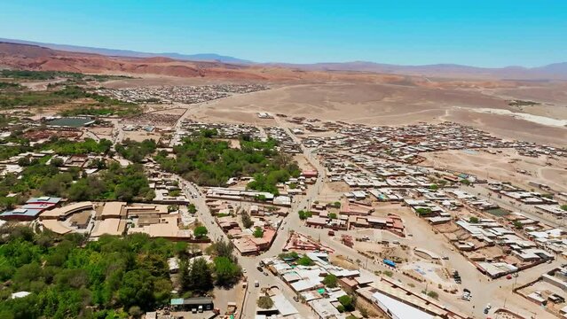 Vilarejo com agricultura familiar cercado pelo deserto mais &aacute;rido do planeta. Atacama, Chile.