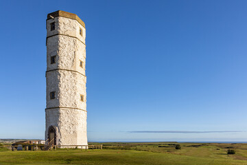 Obraz premium Old Flamborough Lighthouse, built in 1674, the oldest of the two historic lighthouses set on the high chalk cliffs of Flamborough Head in Yorkshire