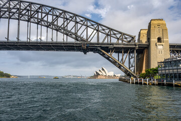 Naklejka premium Sydney Opera House in Sydney Harbor Australia