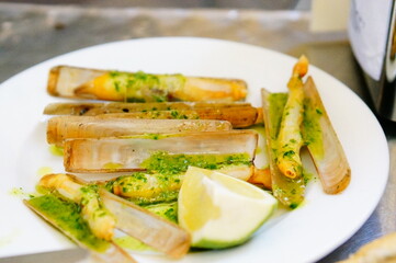 A plate of razor shell