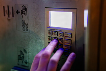 Obraz premium Person Imputing PIN into an ATM close up on hand
