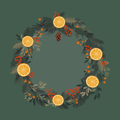 Świąteczna ramka z plastrami pomarańczy, liśćmi, gałązkami choinki i czerwonymi jagodami. Zimowa kompozycja do designu na Boże Narodzenie i Nowy Rok. © Monika