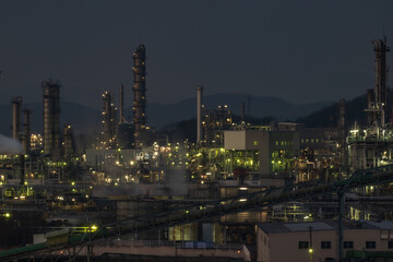 日本の岡山県倉敷市のとても美しい工場の夜景