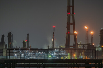 日本の岡山県倉敷市のとても美しい工場の夜景