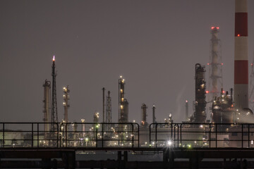 日本の岡山県倉敷市のとても美しい工場の夜景