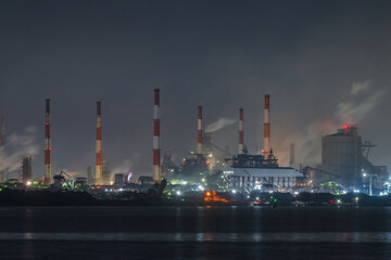 日本の岡山県倉敷市のとても美しい工場の夜景