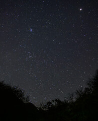 日本の冬の満天の星空　山間から見た風景