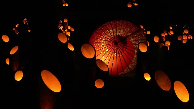 竹灯籠の灯り　穂高神社　神竹灯（かみあかり）