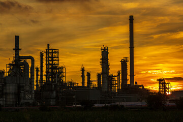 Fototapeta na wymiar Silhouette of gas distillation of tank oil refinery plant tower oil of Petrochemistry industry on sky sunset