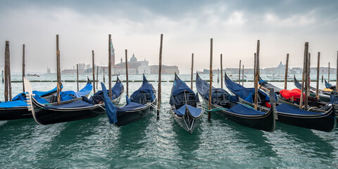 Fototapeta premium Row of Venetian Gondolas