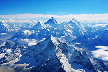 Fototapeta premium Beautiful snowcap mountain above the cloud