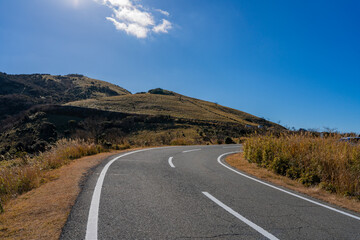 西伊豆・西伊豆スカイラインあせびヶ原駐車場から眺めるワインディング 静岡県 伊豆市