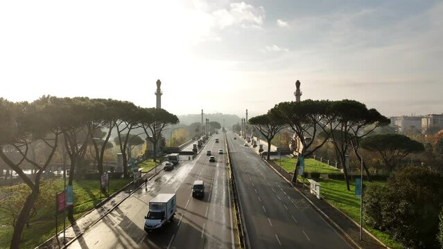 Italia, Roma Nord: il viadotto di Corso Francia sopra il fiume Tevere. 
Vista aerea del ponte che collega il quartiere Parioli con Fleming e Vigna Clara, in una mattina di autunno.