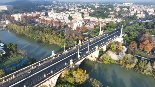 Italia, Roma Nord: il viadotto di Corso Francia sopra il fiume Tevere. 
Vista aerea del ponte che collega il quartiere Parioli con Fleming e Vigna Clara, in una mattina di autunno.