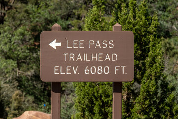 Lee Pass Trailhead Sign In Zion - obrazy, fototapety, plakaty