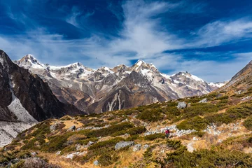 Papier Peint photo Dhaulagiri Beautiful HImalayan Mountain Range with Snowy Peaks and Blue Sky in Nepal's Trekking Route
