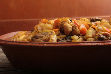 chicken with vegetables in a roman pot
