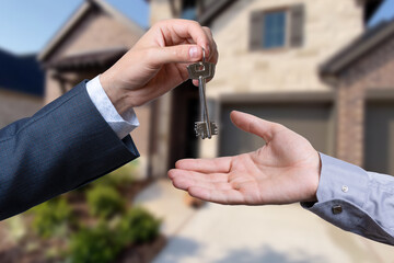 The real estate agent gives the keys to the meeting after the signing of the lease.