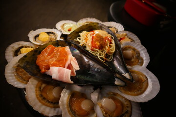 Deliciously ripe clams, 
grilled clams, korean food