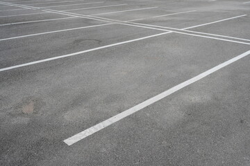 Fototapeta premium White lines in parking spaces in the park