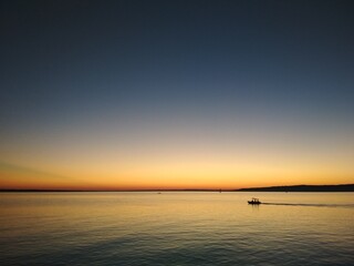 Naklejka premium sunset on the lake