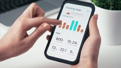 Tracking intermittent fasting time using a special smartphone app. Following a time-restricted diet with the help of a mobile application.