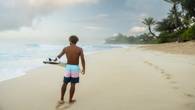 Man surfer on the beach before surfing