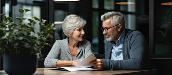 Elderly couple seeking advice from insurance agent - obrazy, fototapety, plakaty