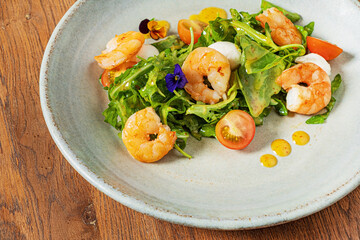 salad with shrimps and tomatoes