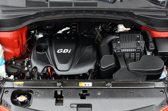 Vinnytsia, Ukraine; November 19, 2023. Hyundai Santa FE close up gas engine. Hyundai 2.4 GDi gas engine. Broken engine Hyundai Santa FE with the hood up. 