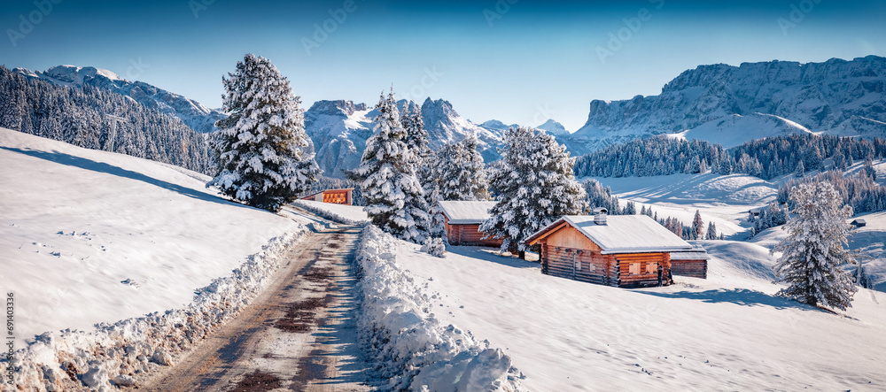 Poster panoramic winter view of alpe di siusi village. bright winter landscape of dolomite alps with countr