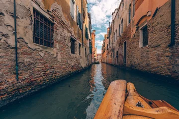 Papier Peint photo autocollant Pont du Rialto Enchanting Venice: A Visual Symphony of Canals, Architecture, and Timeless Elegance